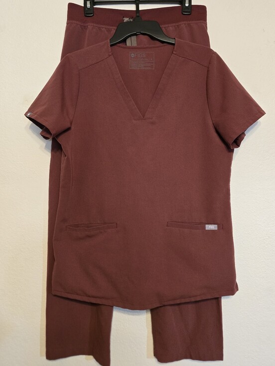 Figs Other - FIGS Burgundy Scrub Set - Casma 3-Pocket Top (M) & Livingston Pants (S)